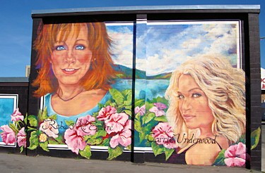 Reba McEntire and Carrie Underwood Mural